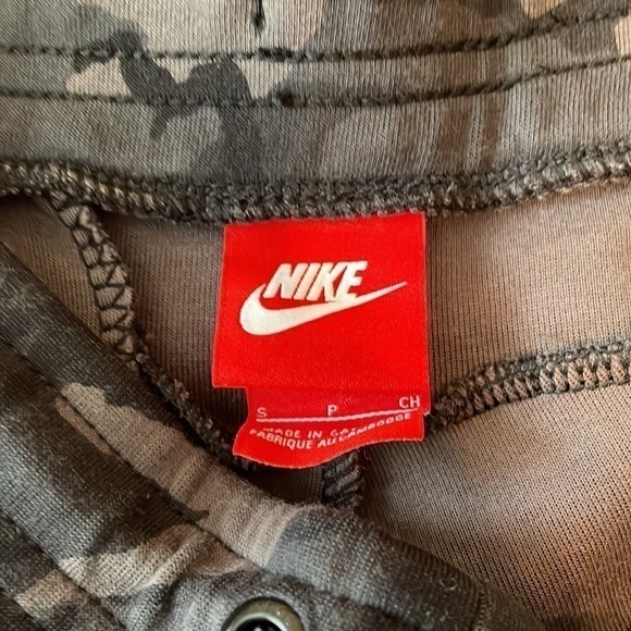NIKE Tech Fleece Joggers Camo Size Small - Picture 6 of 13